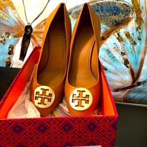 Never Worn TORY BURCH WEDGE